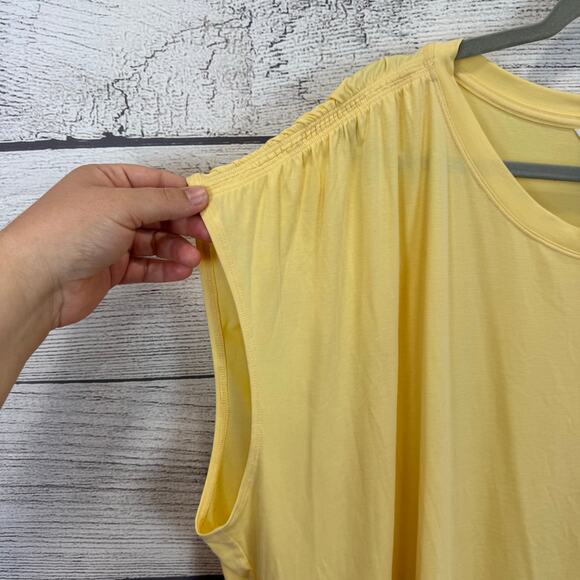 Athleta Plus Size Active Lightweight Yellow Getaway Short Sleeve Top Size 3X - Picture 3 of 5